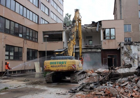 Deštrukcia objektov bývalej cvernovej továrne - Bratislava - 2016