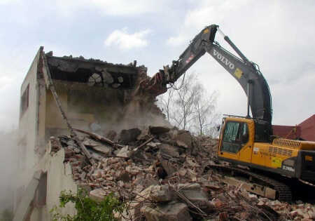 Búranie domu Trenčín